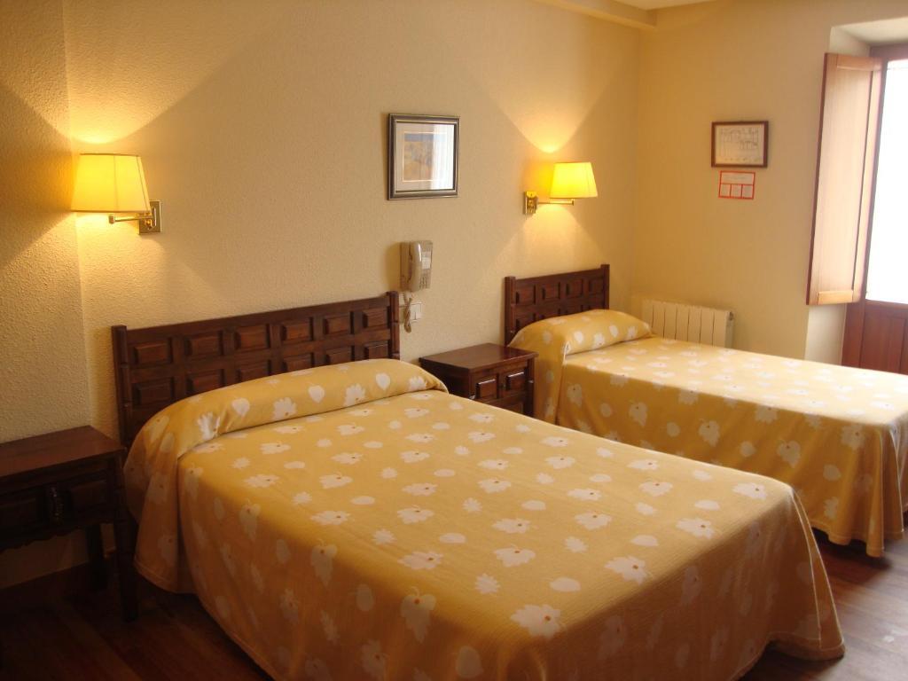 Hotel Montecristo Laredo Room photo
